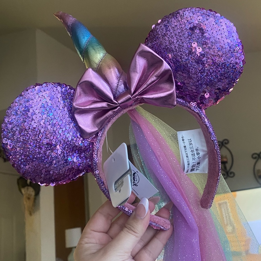 NWT Disneyland Purple to Pink Sequin Minnie Unicorn Ear Headband